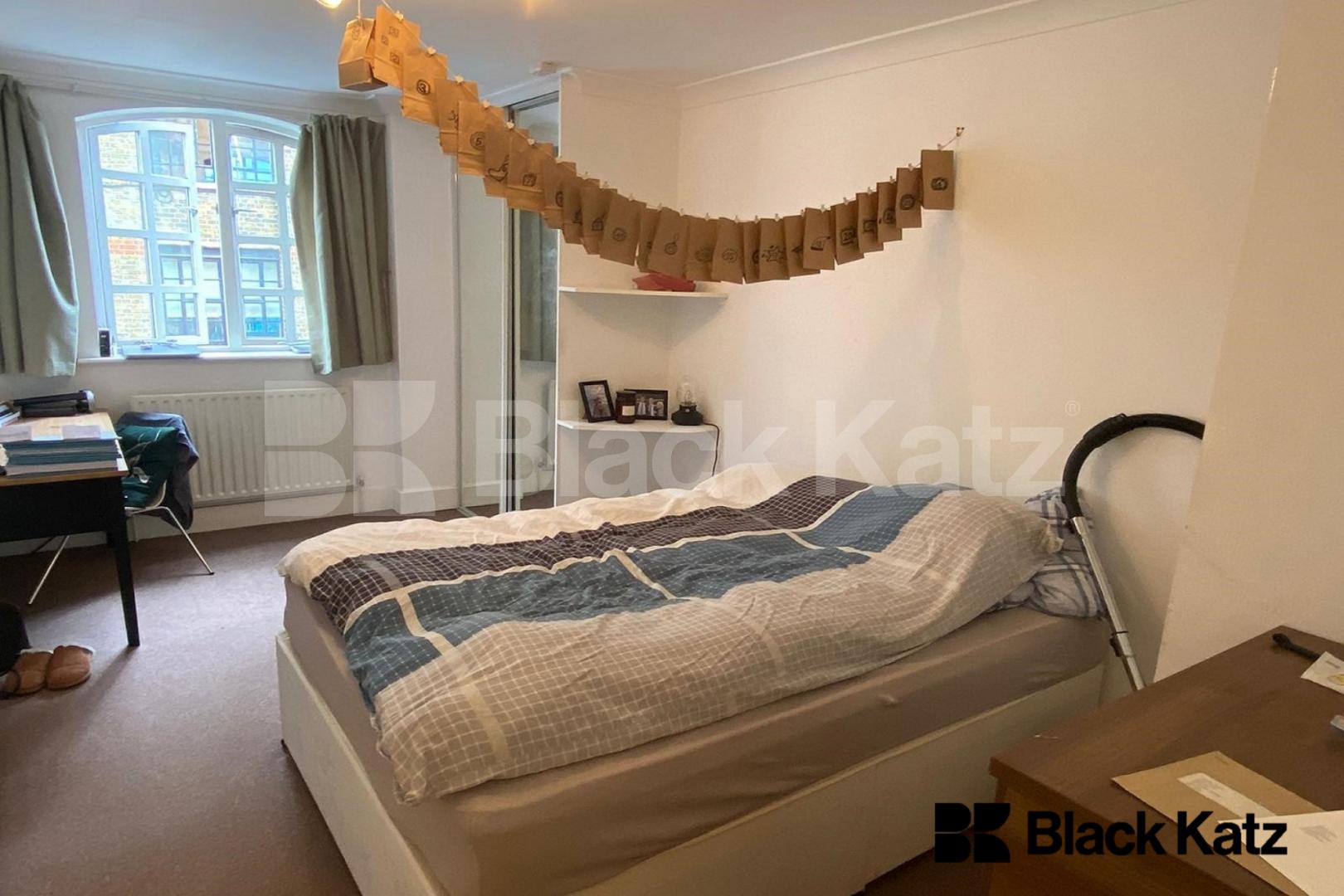 Warehouse style apartment with 900 sq. ft. of living and entertaining space Lion Court.  Shand Street, London Bridge